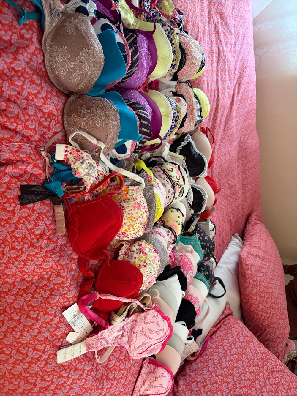 Victoria's Secret Red, Pink, Beige, Teal & Black Mixed Bras BRAND NEW